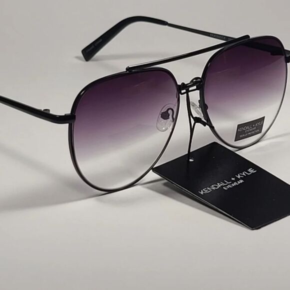 Kendall & Kylie Jett Aviator Sunglasses- Black Frame/ Smoke Gradient Lens main image 4
